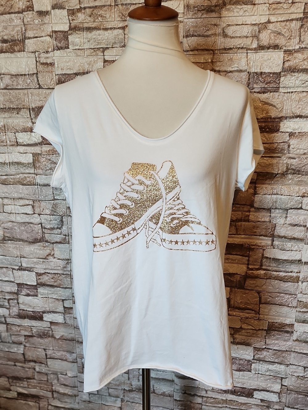 New Collection White Top With Gold Shoes Print